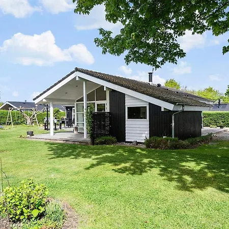 Cozy Summer House, Dyngby With Private Garden Ferienhaus Odder