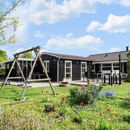 Cozy Summer House, Dyngby With Private Garden Ferienhaus Odder