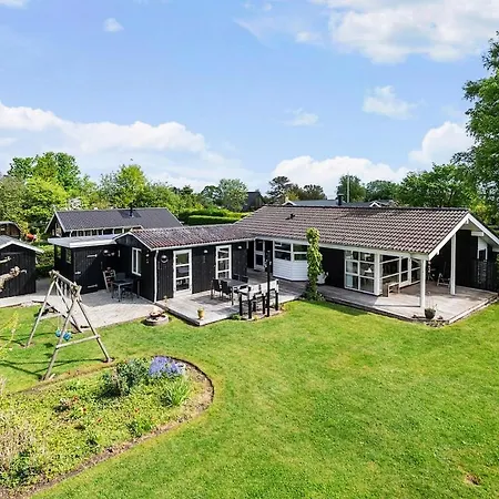 Holiday home Cozy Summer House, Dyngby With Private Garden *