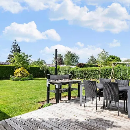 Cozy Summer House, Dyngby With Private Garden Ferienhaus *