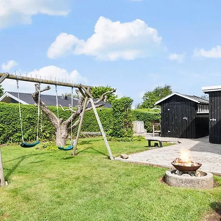 Cozy Summer House, Dyngby With Private Garden