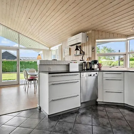 Cozy Summer House, Dyngby With Private Garden